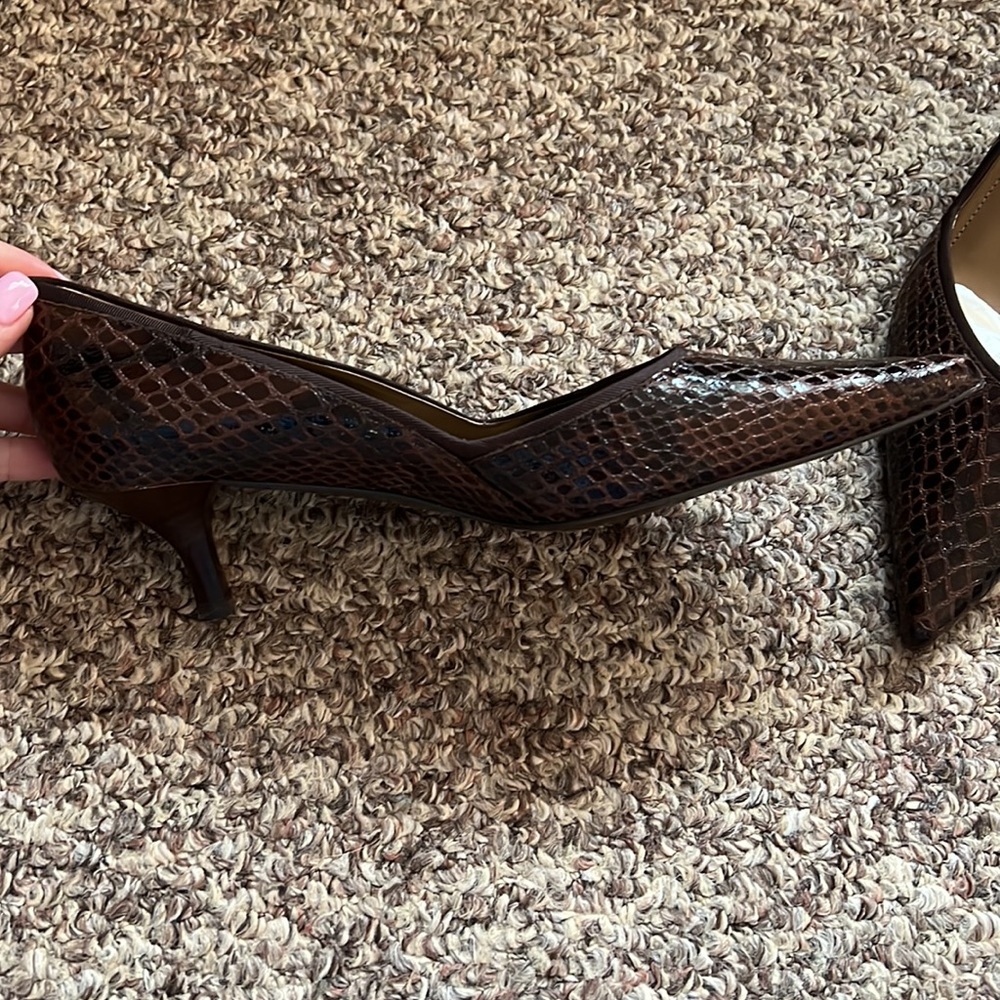 Tahari shoes - Picture 2 of 5